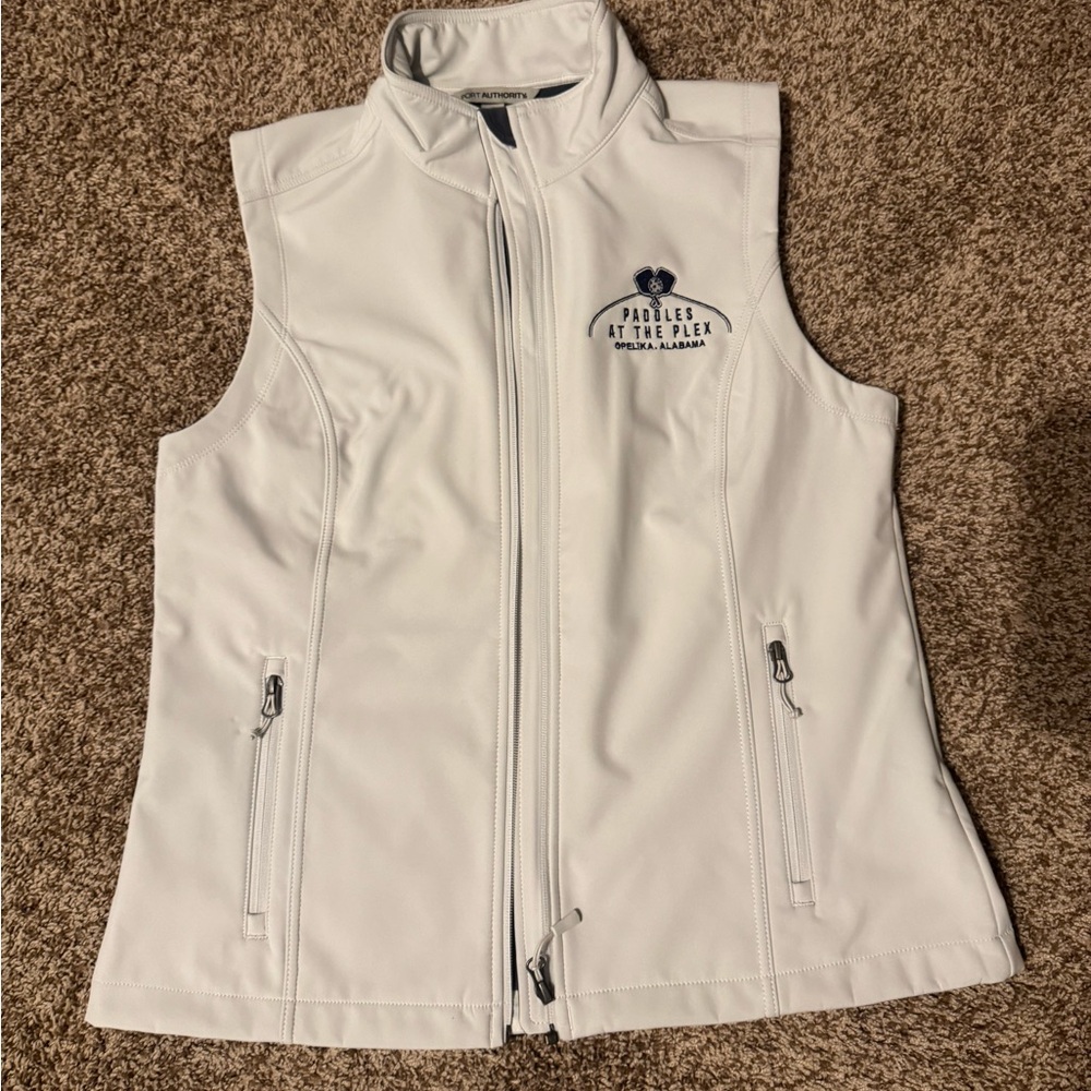 Off White Sleeveless Zip-Up Vest  L